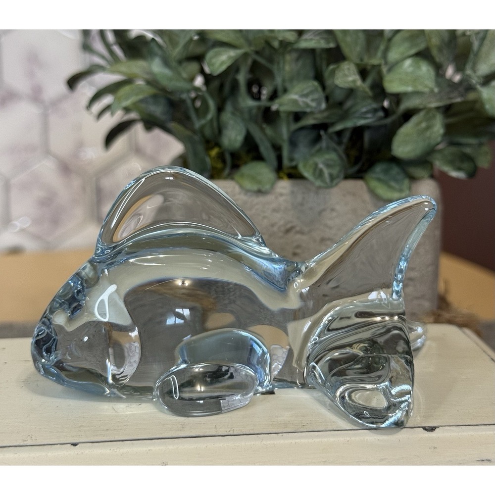 Vintage Oneida Light Blue Fish Lead Crystal Glass Hand Cut & Blown Korea